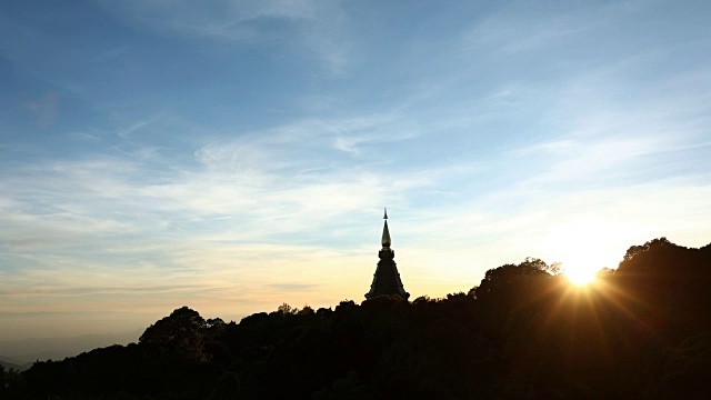 延时拍摄，日落天空在doi inthanon清迈，泰国视频素材