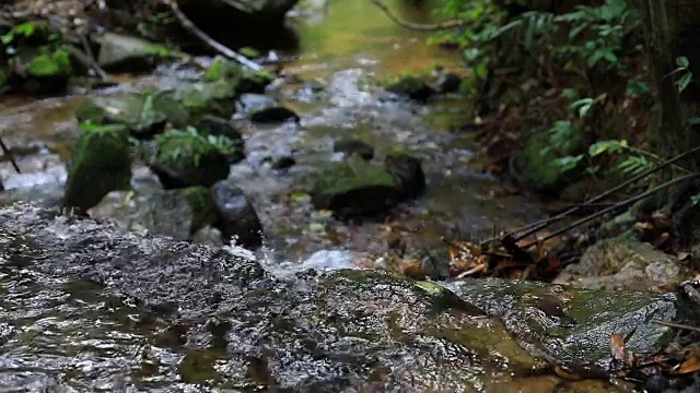 瀑布，水流缓慢视频素材