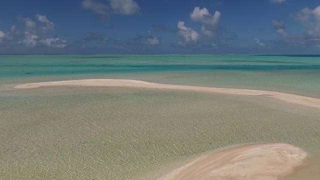 热带泻湖和岛屿的鸟瞰图视频素材