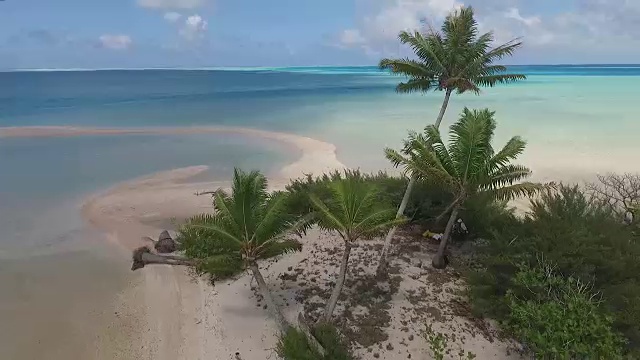 热带泻湖和岛屿的鸟瞰图视频素材