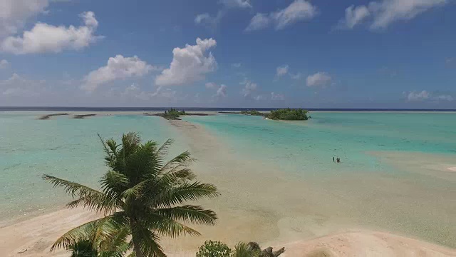 热带泻湖和岛屿的鸟瞰图视频素材