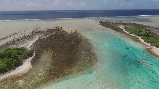 热带泻湖和岛屿的鸟瞰图视频素材