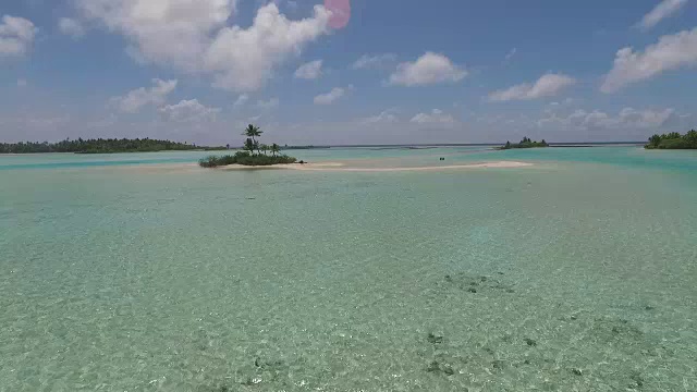 热带泻湖和岛屿的鸟瞰图视频素材