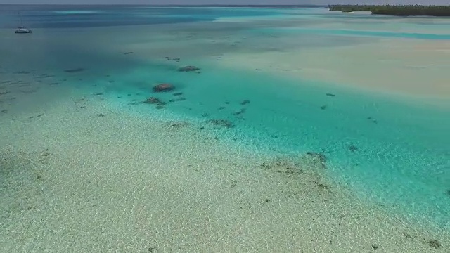 热带泻湖和岛屿的鸟瞰图视频素材