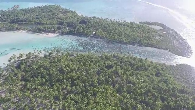 热带泻湖和岛屿的鸟瞰图视频素材