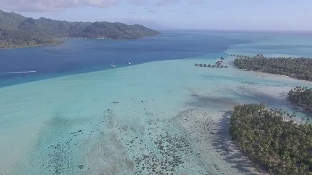 热带泻湖和岛屿的鸟瞰图视频素材