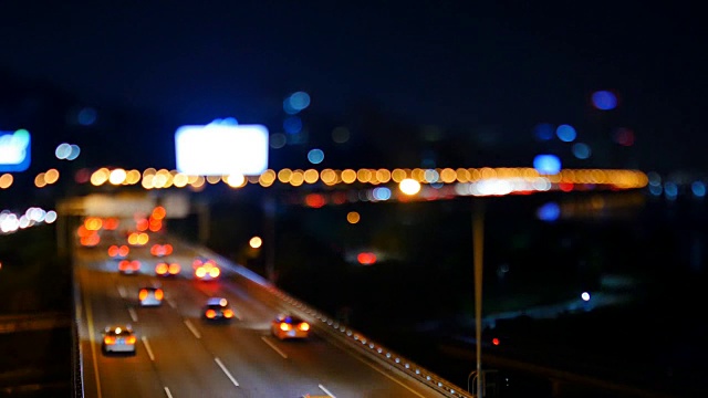 在奥林匹克大道上行驶的车辆夜景视频素材