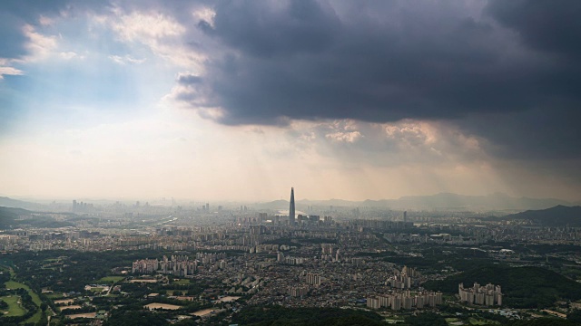 观景首尔城市和乐天世界大厦(韩国最高的摩天大楼)在Jamsil地区视频素材