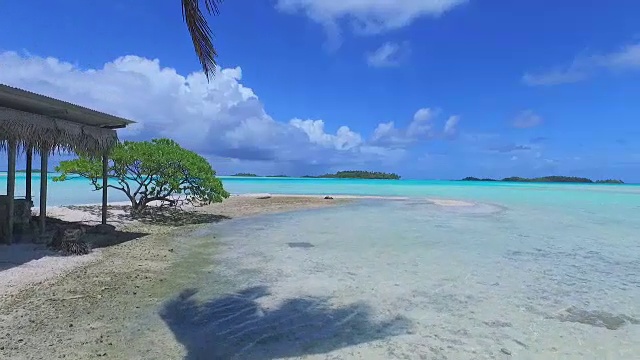 热带泻湖和岛屿的鸟瞰图视频素材