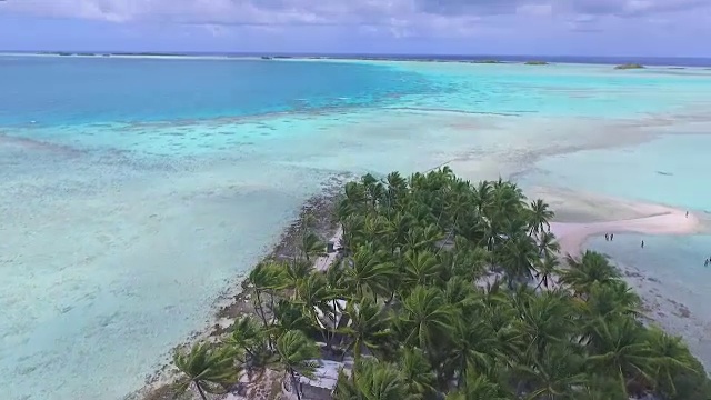 热带泻湖和岛屿的鸟瞰图视频素材