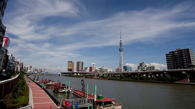 东京天空树塔和日本东京的隅田河视频素材