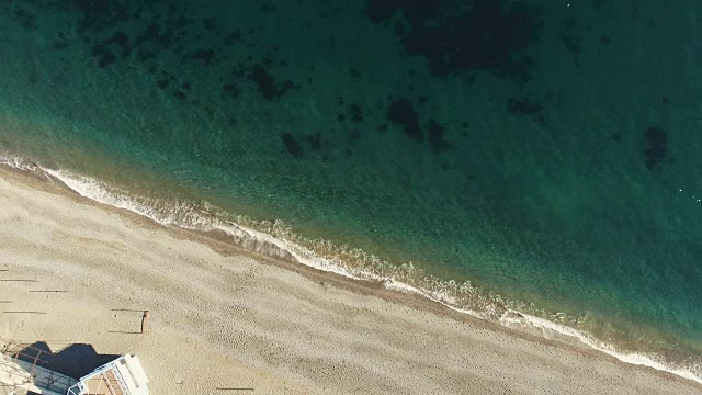 沙滩和清澈的海水，航拍视频视频素材