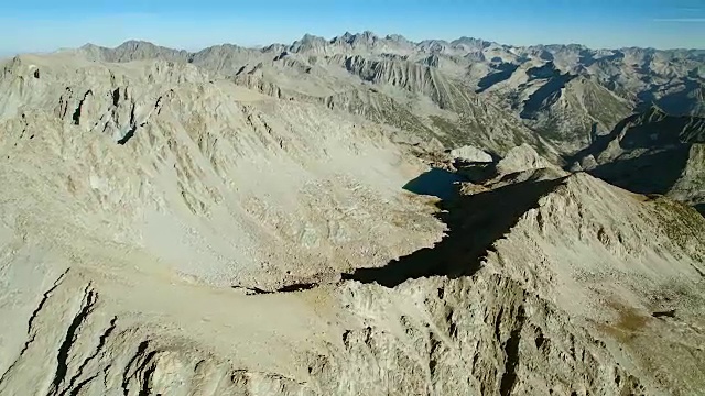 高山内华达崎岖的山脉视频素材