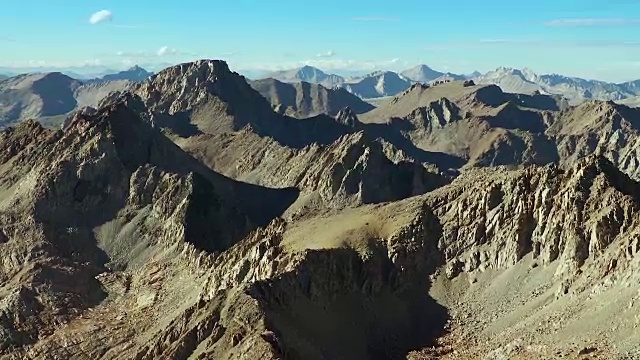 内华达山脉进化组的山峰视频素材