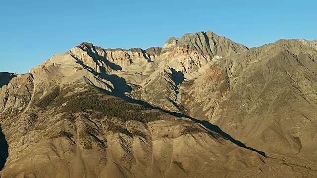 崎岖的内华达山脉山峰视频素材