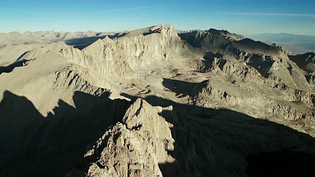 惠特尼山和附近的山峰视频素材