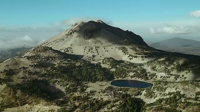 拉森山和海伦湖的风景视频素材