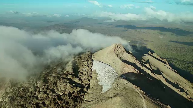 拉森峰鸟瞰图视频素材