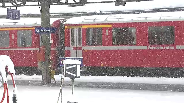 雷因铁路的冬天(Rhätische Bahn)视频素材