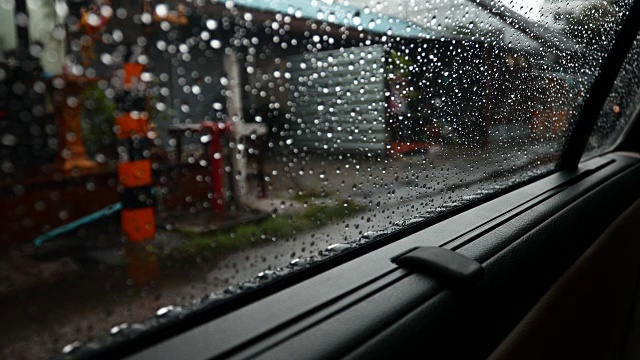 雨天的汽车场景视频素材