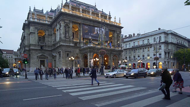 布达佩斯Andrássy Út匈牙利国家歌剧院视频素材