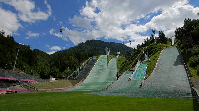 Schattenberg滑雪跳跃在埃尔丁竞技场，Oberstdorf, Allgaeu，斯瓦比亚，巴伐利亚，德国视频素材