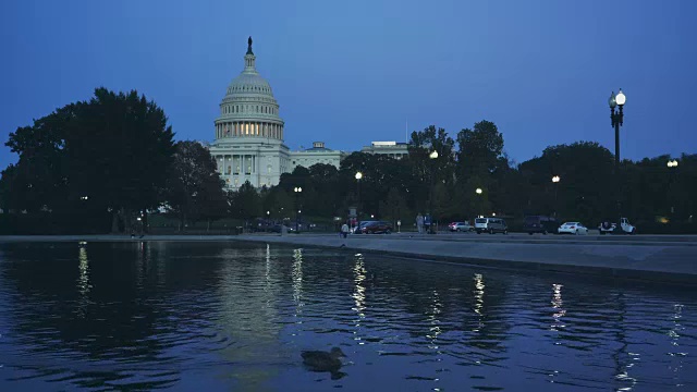 黄昏时分，美国华盛顿特区的国会大厦视频素材