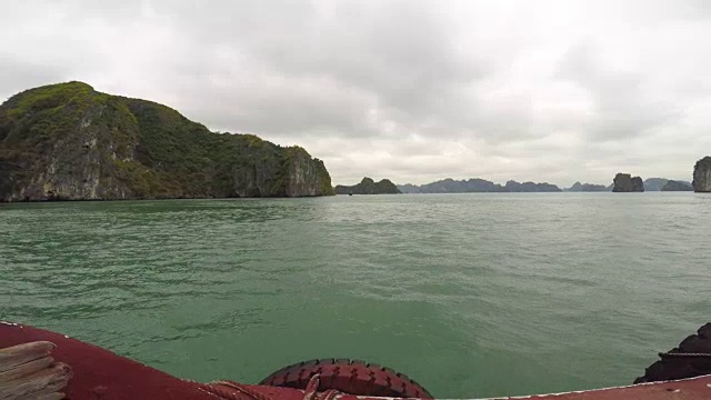 下龙湾，越南-游船在千岛湾视频素材