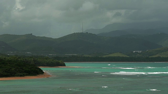 海浪与山丘视频素材