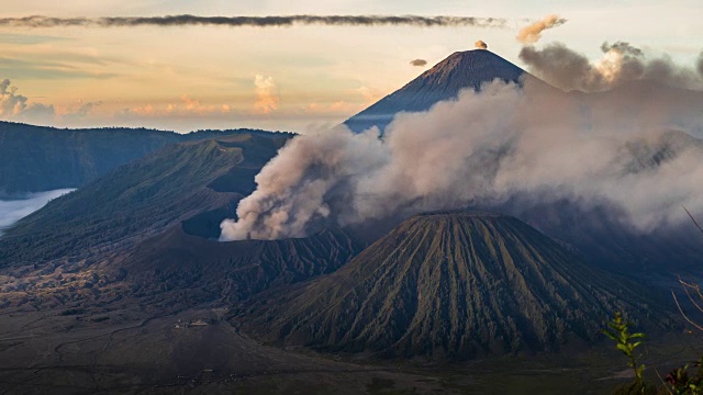 印度尼西亚Bromo火山的时间流逝视频素材