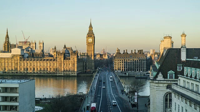 英国伦敦，大本钟和威斯敏斯特桥，日出时光流逝视频下载