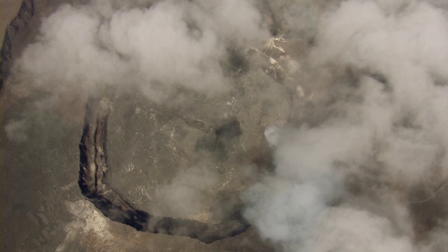 夏威夷哈雷茂茂火山口鸟瞰图。视频素材