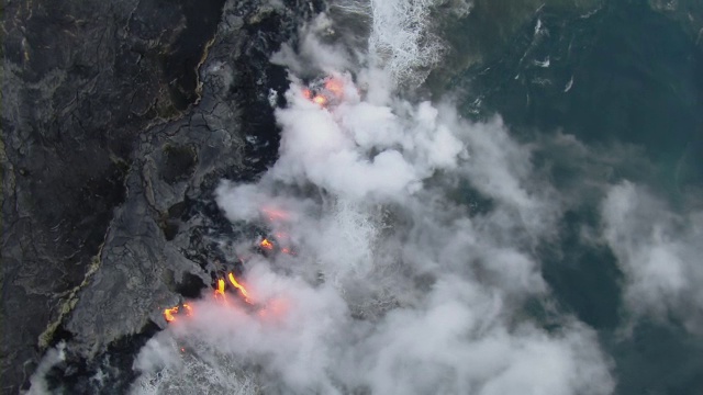 大岛夏威夷火山国家公园的沿海熔岩流。视频素材