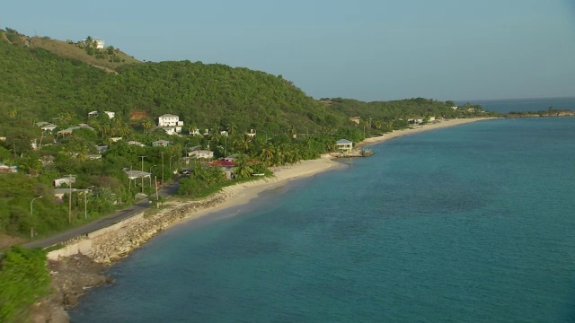 安提瓜岛达克伍德海滩海岸线的鸟瞰图。视频素材