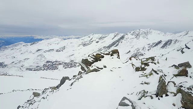 Val Thorens滑雪胜地鸟瞰图视频素材