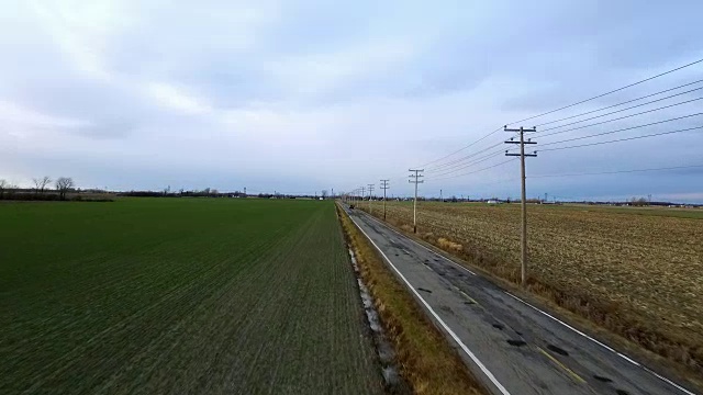 鸟瞰图乡村道路和电力塔视频素材