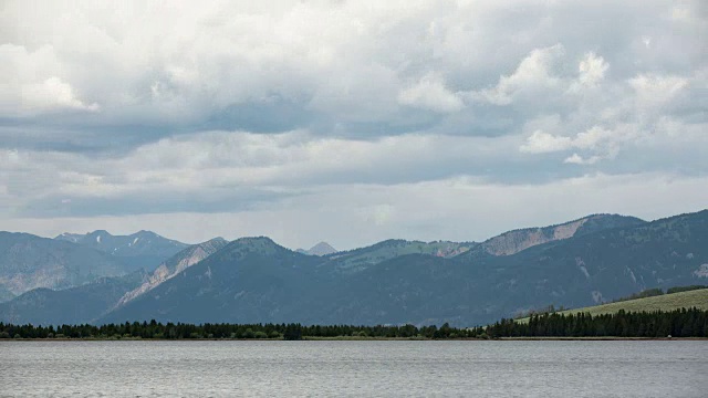 时间在赫布根湖上空流逝视频素材