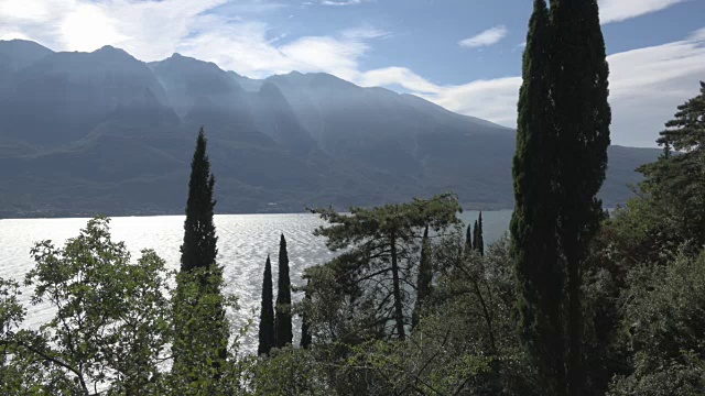 全景/加尔达湖和巴尔多山全景视频素材