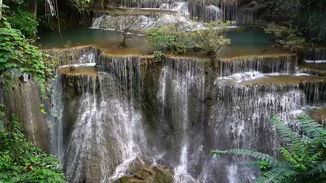 瀑布静水在泰国，Huay或淮美卡明视频素材