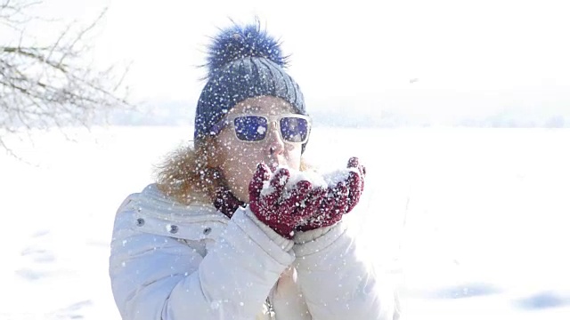 女孩吹雪视频下载