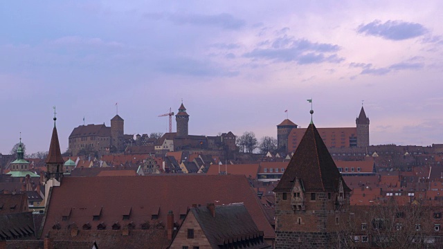 鹤在纽伦堡城堡(皇家城堡)活动(Nürnberg)，时间流逝。视频素材