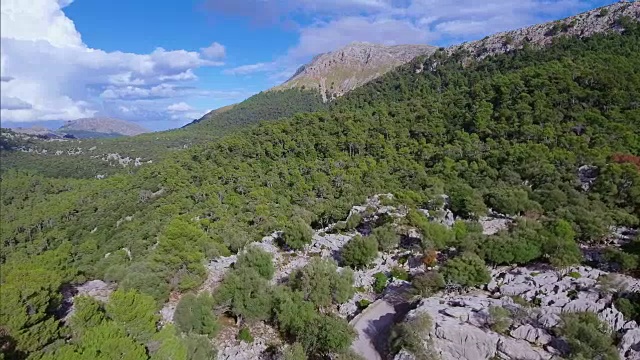 西班牙马略卡岛塞拉德特拉蒙塔纳山脉的Arial视图视频素材