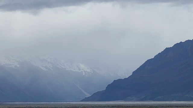 时光流逝——新西兰奥拉基国家公园的雪山视频素材