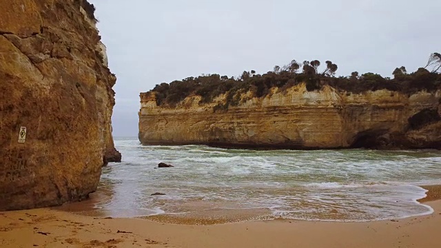 阿德湖峡谷鸟瞰图，12使徒，伟大的海洋路，维多利亚视频素材