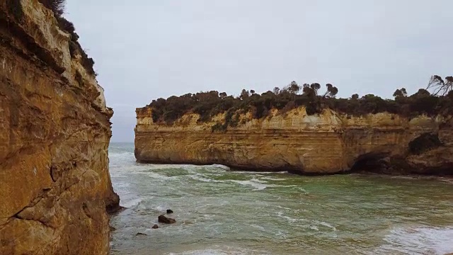 阿德湖峡谷鸟瞰图，12使徒，伟大的海洋路，维多利亚视频素材