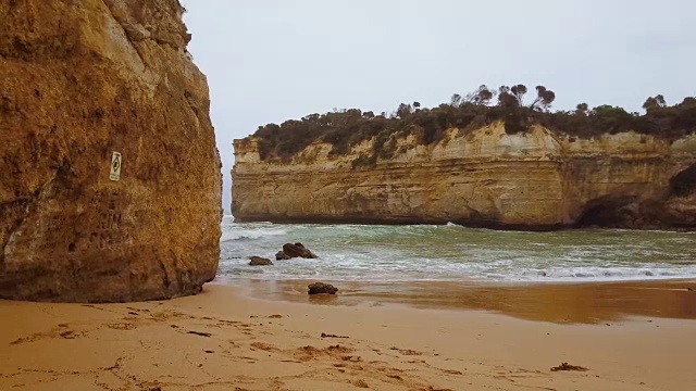 阿德湖峡谷鸟瞰图，12使徒，伟大的海洋路，维多利亚视频素材