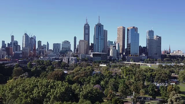 鸟瞰图的墨尔本天际线和植物园，维多利亚视频素材