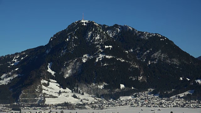 博格贝格村和Grünten山，阿尔高阿尔卑斯山，斯瓦比亚，德国巴伐利亚视频素材