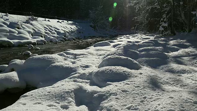 冬天的山间小溪视频素材