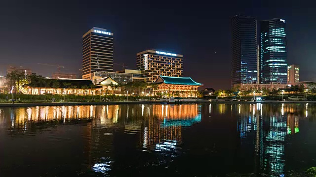 夜景松岛(国际商务区)中央公园和韩屋(韩国传统民居)(热门旅游景点)视频素材